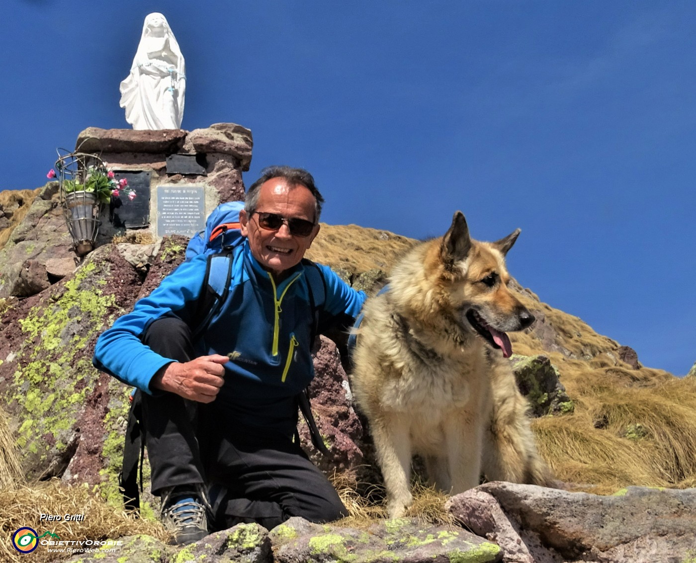 37 Alla Madonnina di vetta del Pietra Quadra  (2356 m).JPG -                                